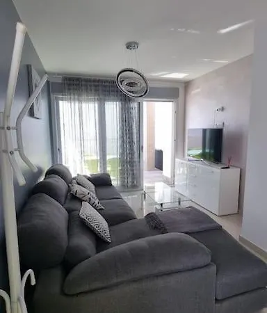 High Tech With Spa&gym Apartament